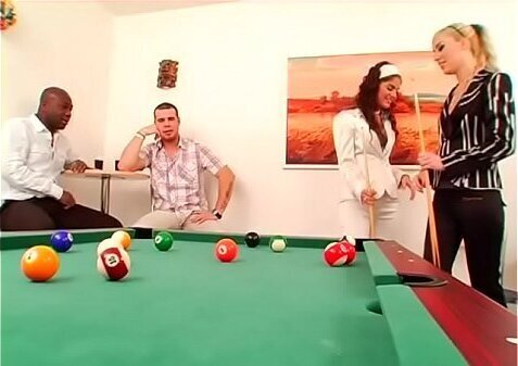 Spicy bombshell Defrancesca Gallardo adores playing with clit