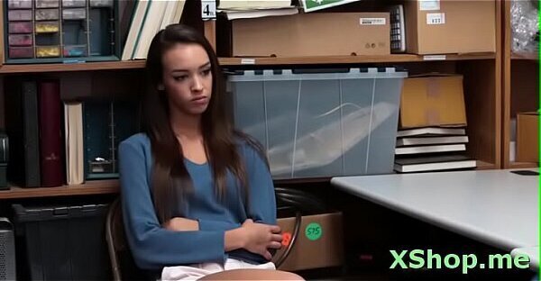 Gorgeous floosy Zoey Laine gets dinky