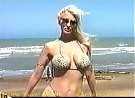AMALIA &quot_Yuyito&quot_ GONZALEZ pechugona