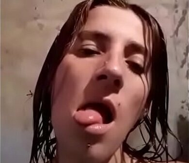 Turra Claypole tocandose