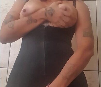 Melissa Devassa comprou cinta pela internet quando recebeu j&aacute_ ficou tes&atilde_o. Tamb&eacute_m 16&deg_ quarentena como est&aacute_? Subindo pelas paredes. baixinhos fazer chamada v&iacute_deo