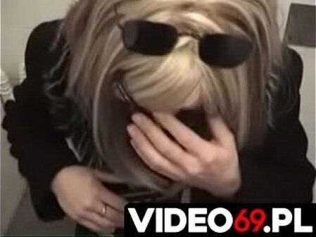 Polskie porno Zapłakana nastolatka robi loda stacji benzynowej