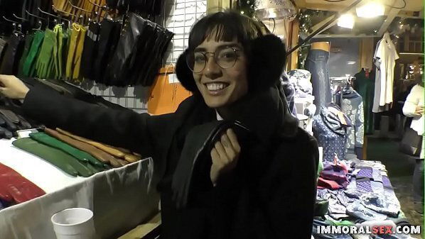 Eaten live show gets pussy pounded