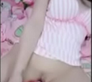 กลุ่มลับไลฟ์สดสาวสุดสวยถอดโชว์เห็นหีชัดเจน