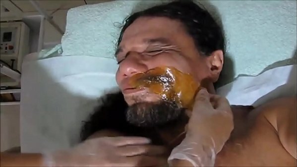 DEPILANDO BIGODE CERA QUENTE PARA GRAVAR PORNO BEIJANDO NINFETINHAS NOVINHAS