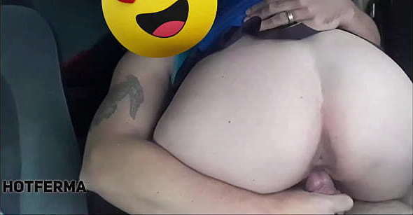 Loira gostosa pagando corrida boquete cavalgada