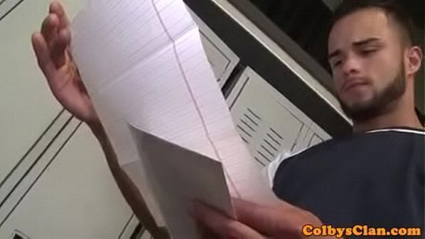 Entrenador coge estudiante