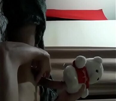 Hetero magrelo fode ursinho goza gostoso