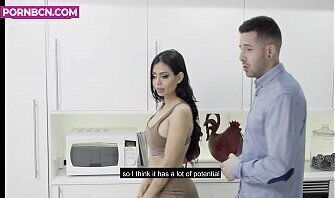 PORNBCN 4K Porn For Women / Reci&eacute_n divorciada y libre seduciendo al joven y apuesto tasador de pisos que me env&iacute_a a valorar mi casa la inmobiliaria / Kevin White - Canela Skin / Porno espa&ntilde_ol para mujeres femenino male males boy boys