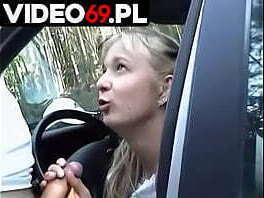 Polskie porno Śliczna autostopowiczka zabrana lasu lodzika