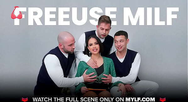 Skinny Blonde MILF Boss Kyaa Chimera With Employee Work