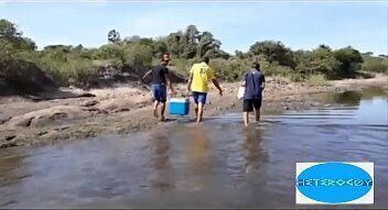 Homens G0ys na pega&ccedil_&atilde_o na trilha