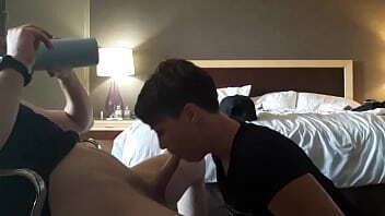 Amatuar Jenaka deepthroats White