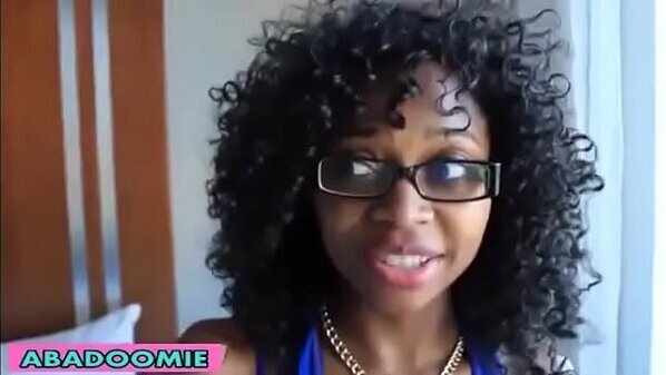 Novinha moreninha sendo pega surpresa