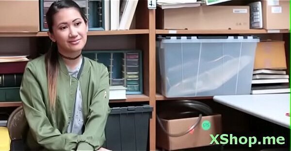 Sultry minx Jade Noir enjoys hardcore fuck