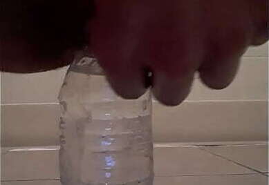 Riding jerking water bottle