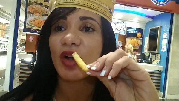 comer lanchinho shopping entrei banheiro errado tomei cuzinho .veja mais