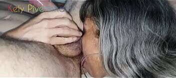 Tomando Mijada na Cara chuva dourada a Kely surpreende em uma picante foda com solteiro com Direito a Beijo grego e tudo!!!!