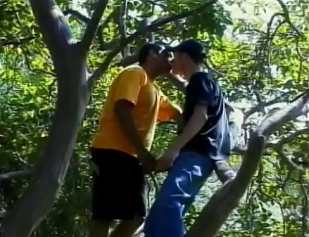 Horny Brazilian with olive-tinted skin Fabio Cesar helps white bum-boy Andre Duarte satisfy lust