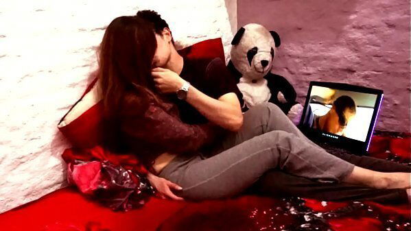 start watching netflix with girlfriend fucking