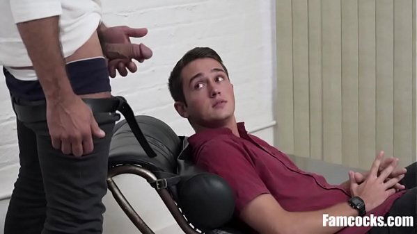 Therapist Helps Come Outta Closet