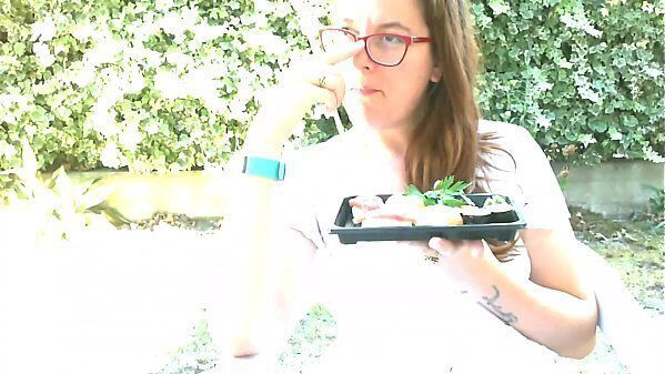 Mangio come maiale buon giapponese giardino vuoi spiarmi?