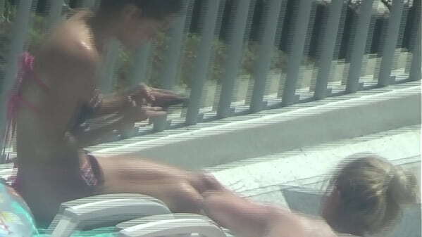 Espiando Rubia Piscina