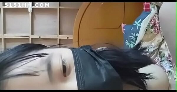 小学生妹在家饥渴难耐只能用手指解决