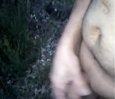 Naked near road Desnudo cerca carretera