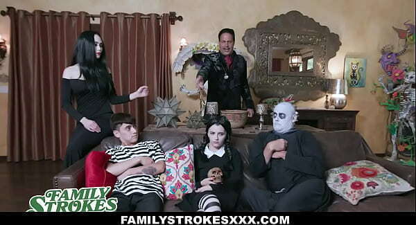 Audrey Noir,Kate Bloom- Addams Family Parody