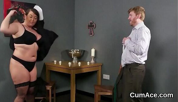 Foxy bombshell gets jizz load face gulping juice