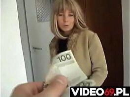 Polskie porno - Bezrobotna mama robi loda