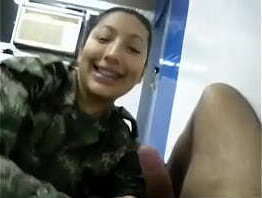 mujer de las fuerzas armadas colombianas quiere subir de rango