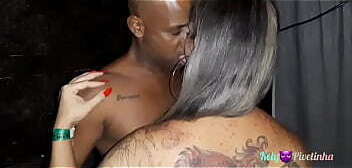 A famosa cabine do boquete da Kely Pivetinha na Festa Prime