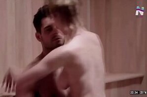 Laura Laprida cogiendo serie