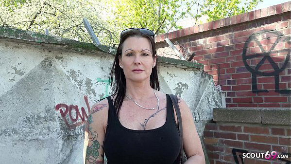 GERMAN SCOUT MEGA TITTEN MILF JULIA GEFICKT STRASSEN CASTING F&Uuml_R GELD BERLIN