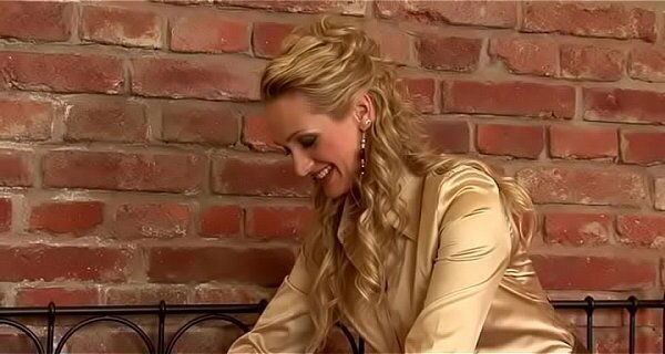 Meat bazooka riding makes lovely Virus Vellons