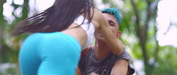 fiote enfiando flauta bumbum