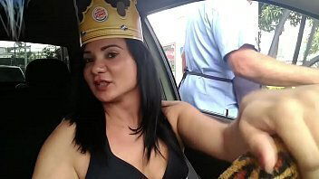 Aventuras Uber Sexo. Ca&ccedil_ando Pica Madureira acabei coroa Burguer King
