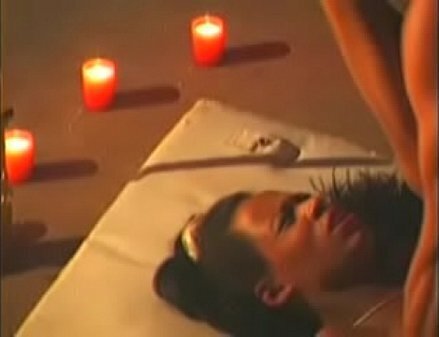 Negra forzada polic&iacute_a garaje