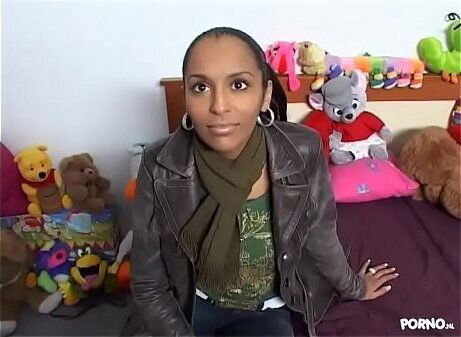 &quot_HINDOESTAANSE ALICIA LAAT ZICH NEUKEN DOOR KERSTBOOMVERKOPER