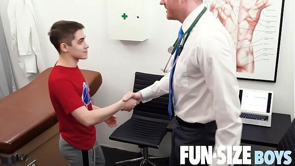 FunSizeBoys Tiny twink seduced kingsize doctor during medical exam