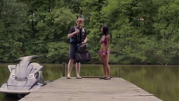 Donnabella Mortel Sexy Bikini Babe: Freshwater 1080