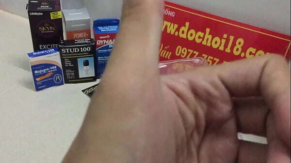 Dụng t&igrave_nh Lưỡi liếm &acirc_m