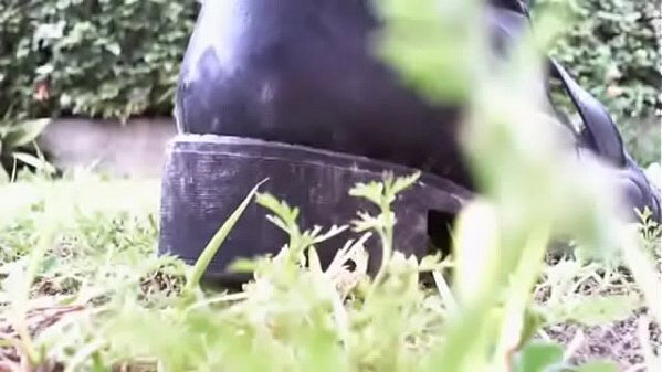 dentro questa piccola macchina uccido moglie cornuto!