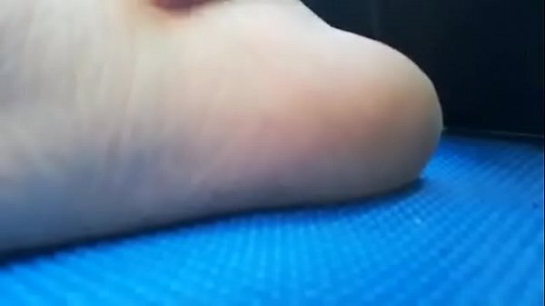 Piedi sudati dopo palestra vuoi succhiarli tutti?