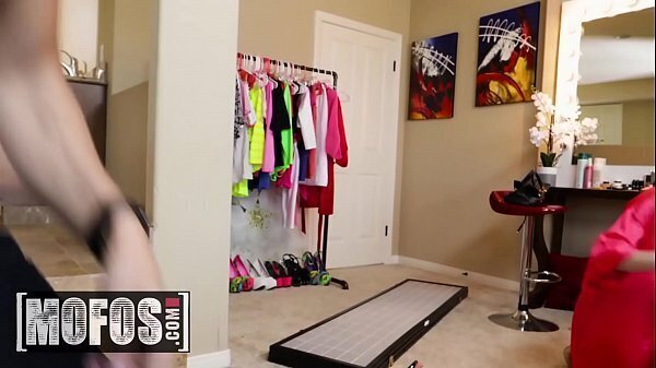 Share (Melissa Moore, Justin Hunt, Aubrey Sinclair) Gloryhole Mistake Leads Threeway MOFOS