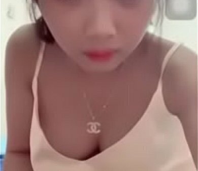 G&aacute_i xinh uplive rong show h&agrave_ng