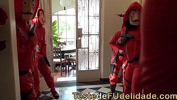 Loupan fodendo a ninfeta Barbara Alves na casa de Raquel