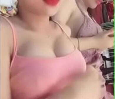 g&aacute_i l&ecirc_n Uplive khoe h&agrave_ng tr&aacute_ h&igrave_nh